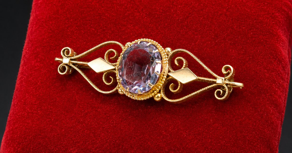 Selling estate and inherited jewellery in Canberra, a vintage gold brooch