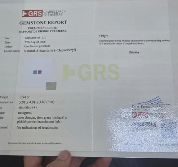 GRS gemstone report for the 0.94ct natural alexandrite from Russia, colour changing from green in daylight to pinkish-purple in incandescent light